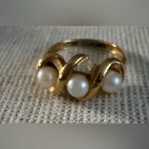 Vintage Avon Gold Pearl Trio Spiral Ring - Women Jewelry